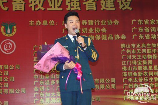著名歌手、春晚演员刘和刚独唱《父亲》